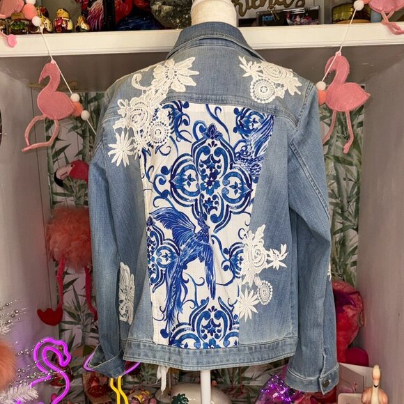 Chico's Flower Embroidered Beautiful Denim Jacket - Size 1- 130 Retail - Picture 4 of 4